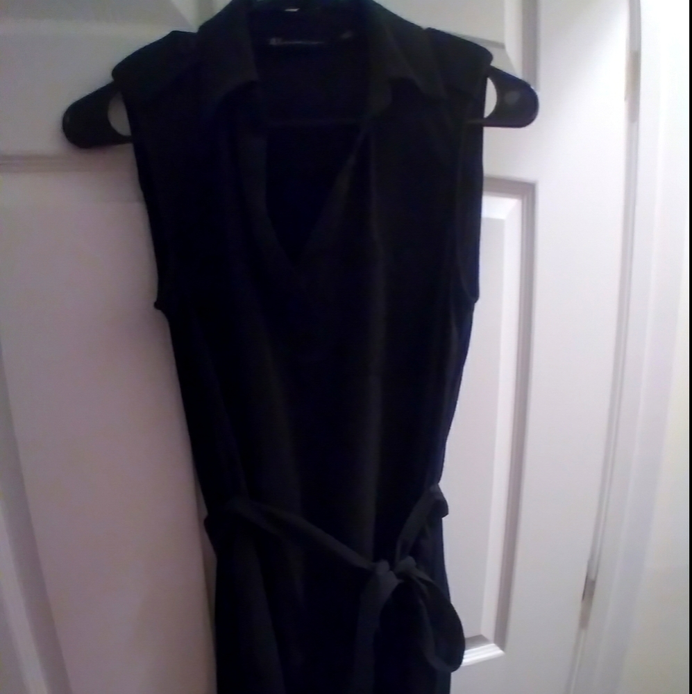 Black sleeveless sheath dress